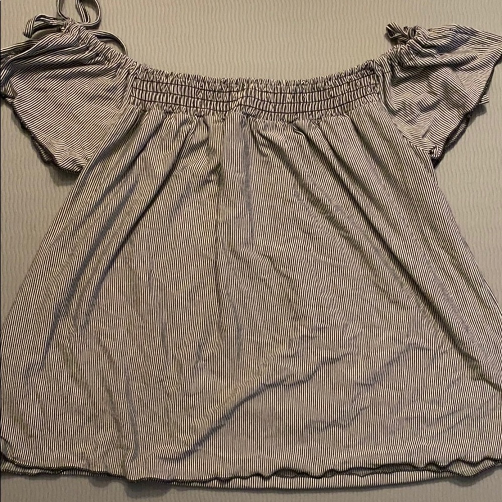 American eagle off the shoulder shirt